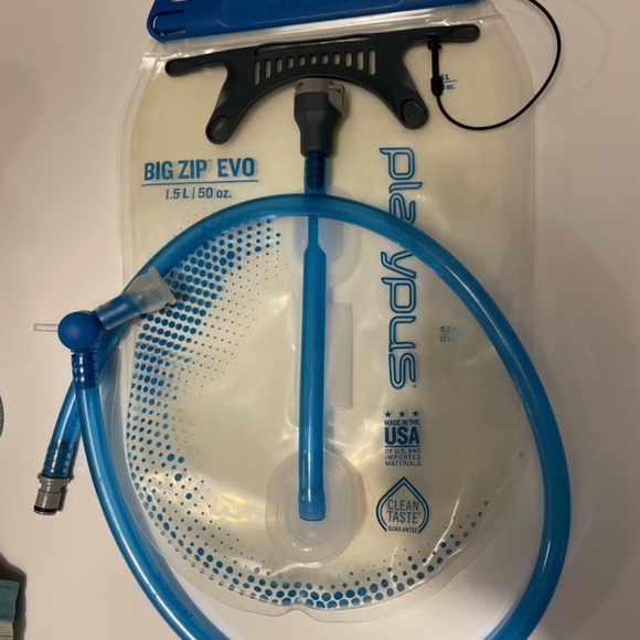 Ultimate Direction M/L Women’s trail running vest - Picture 4 of 4